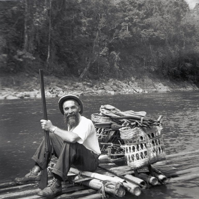 Padre Vismara sul Salween (Cortesia Archivi PIME)